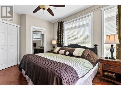 1088 Sunset Drive Unit# 442, Kelowna, BC - Indoor Photo Showing Bedroom