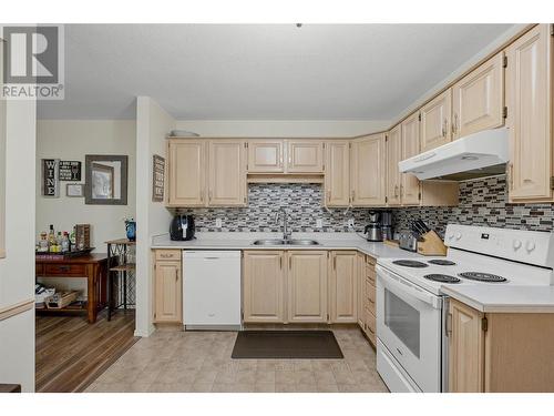 200 Hollywood Road N Unit# 204, Rutland, BC - Indoor Photo Showing Kitchen With Double Sink