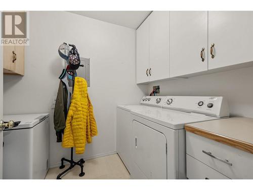 200 Hollywood Road N Unit# 204, Rutland, BC - Indoor Photo Showing Laundry Room