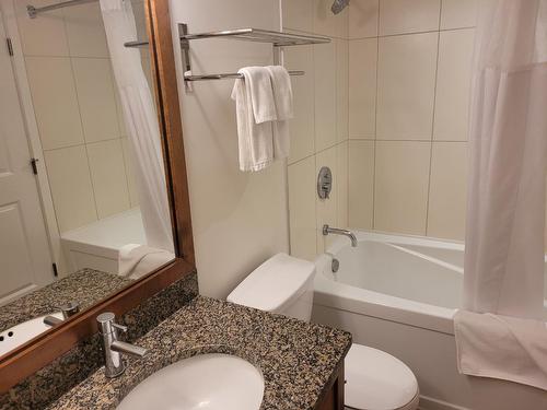 4200 Lakeshore Drive Unit# 244, Osoyoos, BC - Indoor Photo Showing Bathroom