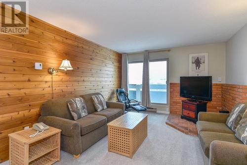 6430 Whiskey Jack Road Unit# 205, Big White, BC - Indoor Photo Showing Living Room