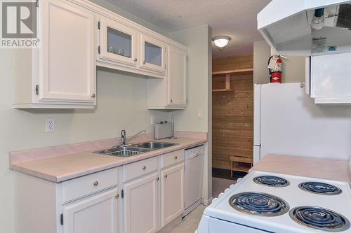 6430 Whiskey Jack Road Unit# 205, Big White, BC - Indoor Photo Showing Kitchen With Double Sink