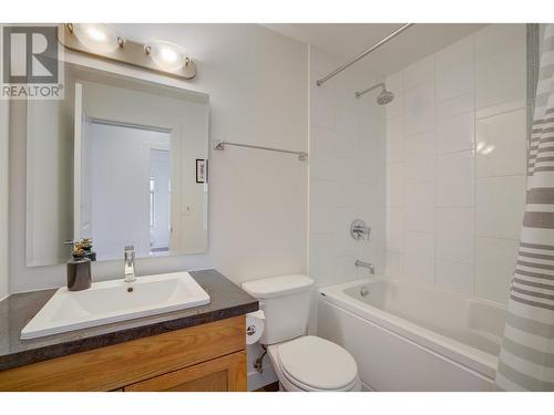 3211 Skyview Lane Unit# 204, West Kelowna, BC - Indoor Photo Showing Bathroom