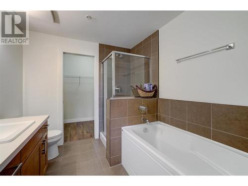 3211 Skyview Lane Unit# 204, West Kelowna, BC - Indoor Photo Showing Bathroom