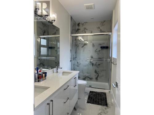 1354 Rutland Road, Kelowna, BC - Indoor Photo Showing Bathroom