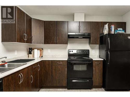 1481 Glenmore Road N Unit# 301, Kelowna, BC - Indoor Photo Showing Kitchen With Double Sink