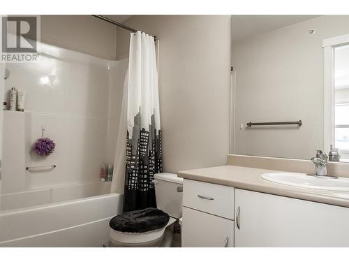 1481 Glenmore Road N Unit# 301, Kelowna, BC - Indoor Photo Showing Bathroom