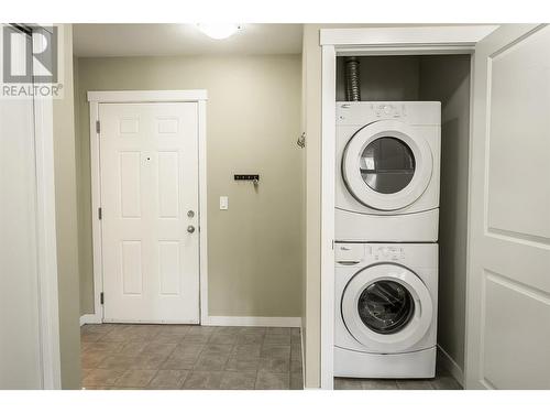 1481 Glenmore Road N Unit# 301, Kelowna, BC - Indoor Photo Showing Laundry Room