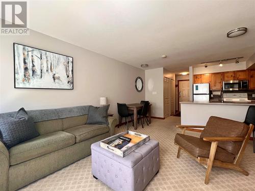 9804 Silver Star Road Unit# 308, Vernon, BC - Indoor Photo Showing Living Room