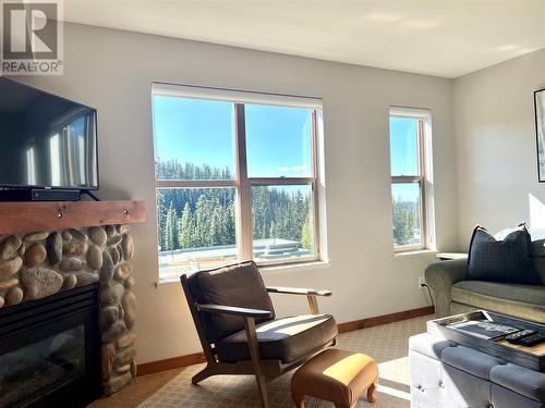 9804 Silver Star Road Unit# 308, Vernon, BC - Indoor Photo Showing Living Room With Fireplace