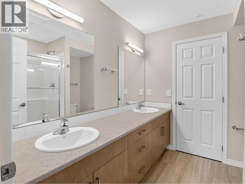 3362 Skaha Lake Road Unit# 903, Penticton, BC - Indoor Photo Showing Bathroom