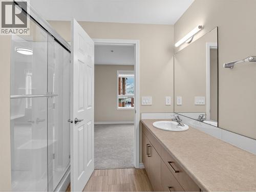 3362 Skaha Lake Road Unit# 903, Penticton, BC - Indoor Photo Showing Bathroom