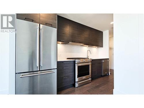 1181 Sunset Drive Unit# 1009, Kelowna, BC - Indoor Photo Showing Kitchen With Stainless Steel Kitchen