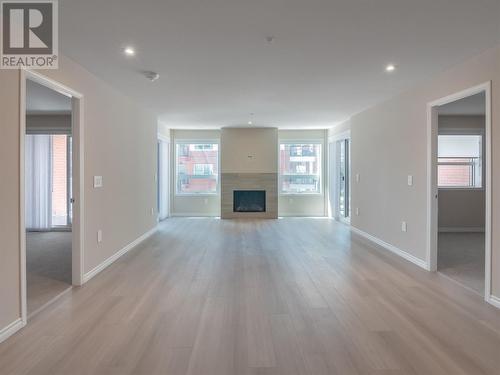 3362 Skaha Lake Road Unit# 504, Penticton, BC - Indoor Photo Showing Living Room With Fireplace