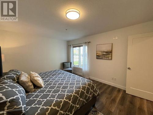 250 Marina Way Unit# 101, Penticton, BC - Indoor Photo Showing Bedroom