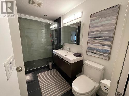 250 Marina Way Unit# 101, Penticton, BC - Indoor Photo Showing Bathroom
