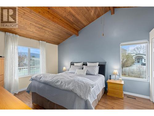 535 Curtis Road, Kelowna, BC - Indoor Photo Showing Bedroom