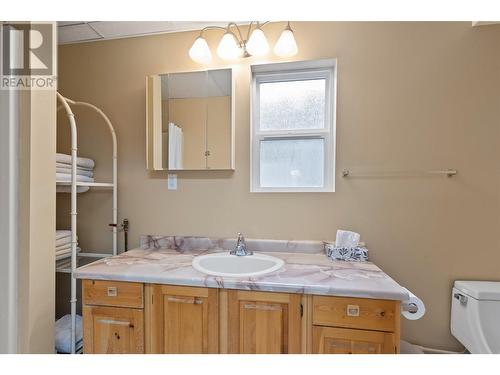 535 Curtis Road, Kelowna, BC - Indoor Photo Showing Bathroom