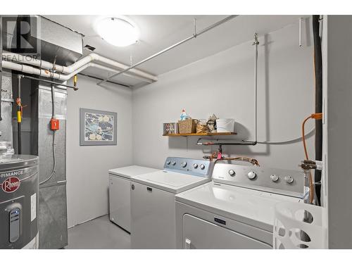 535 Curtis Road, Kelowna, BC - Indoor Photo Showing Laundry Room