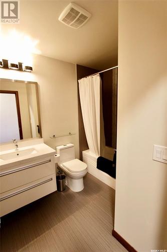 312 2101 Heseltine Road, Regina, SK - Indoor Photo Showing Bathroom