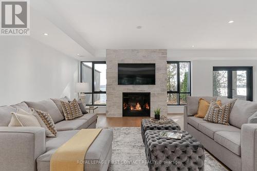 17 Barrie Terrace, Oro-Medonte, ON - Indoor Photo Showing Living Room With Fireplace