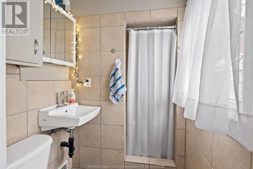 568 Askin Avenue, Windsor, ON - Indoor Photo Showing Bathroom