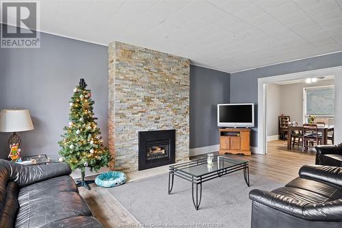 568 Askin Avenue, Windsor, ON - Indoor Photo Showing Living Room With Fireplace
