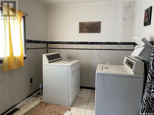 108 Church Avenue, Makwa, SK - Indoor Photo Showing Laundry Room