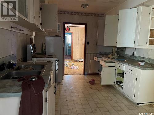 108 Church Avenue, Makwa, SK - Indoor Photo Showing Kitchen With Double Sink