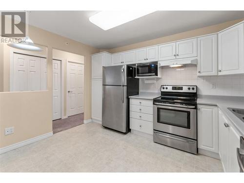 2265 Atkinson Street Sw Unit# 405, Penticton, BC - Indoor Photo Showing Kitchen