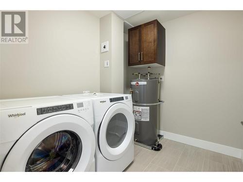 1165 Sutherland Avenue Unit# 406, Kelowna, BC - Indoor Photo Showing Laundry Room