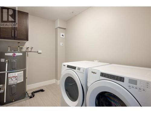 1165 Sutherland Avenue Unit# 403, Kelowna, BC - Indoor Photo Showing Laundry Room