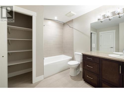 1165 Sutherland Avenue Unit# 403, Kelowna, BC - Indoor Photo Showing Bathroom