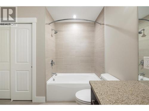 1165 Sutherland Avenue Unit# 403, Kelowna, BC - Indoor Photo Showing Bathroom