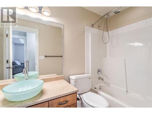 2470 Tuscany Drive Unit# 302, West Kelowna, BC - Indoor Photo Showing Bathroom