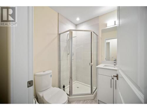 1275 Brookside Avenue Unit# 2, Kelowna, BC - Indoor Photo Showing Bathroom