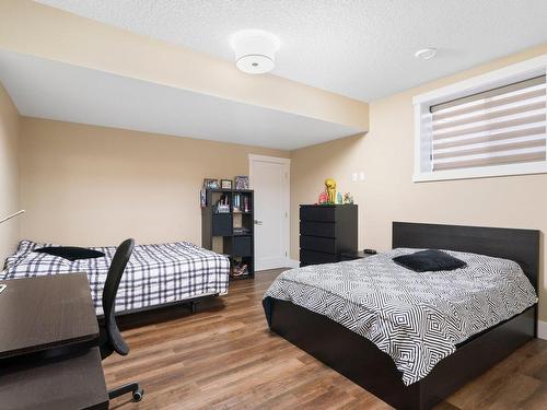 125 Sierra Morena Manor Sw, Calgary, AB - Indoor Photo Showing Bedroom