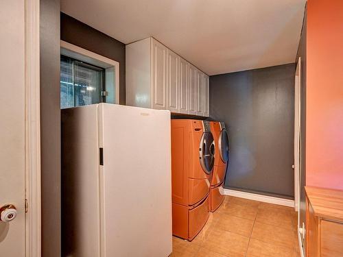 Salle de lavage - 421 Av. De La Joie-De-Vivre, Chertsey, QC - Indoor Photo Showing Laundry Room