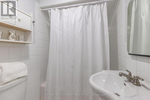 138 Oakdale Drive, Oakville, ON - Indoor Photo Showing Bathroom