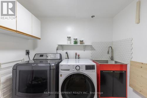 138 Oakdale Drive, Oakville, ON - Indoor Photo Showing Laundry Room