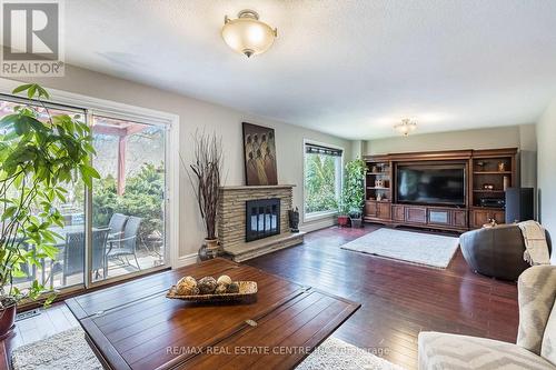 1230 Bloor St, Mississauga, ON - Indoor Photo Showing Living Room With Fireplace