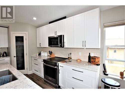 129 Deer Street, Vernon, BC - Indoor Photo Showing Kitchen With Double Sink With Upgraded Kitchen