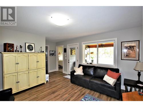 129 Deer Street, Vernon, BC - Indoor Photo Showing Living Room