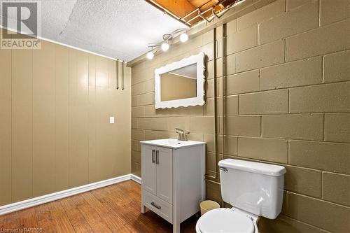 654 21St Avenue A, Hanover, ON - Indoor Photo Showing Bathroom