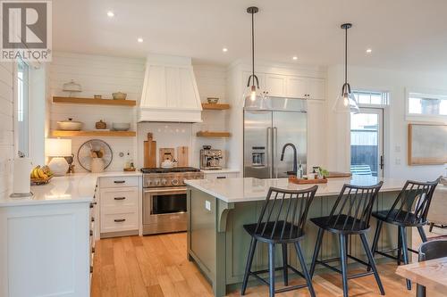 876 Johnson Street, Summerland, BC - Indoor Photo Showing Kitchen With Upgraded Kitchen