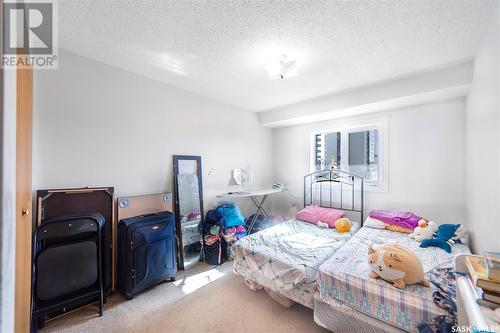 401 405 5Th Avenue N, Saskatoon, SK - Indoor Photo Showing Bedroom