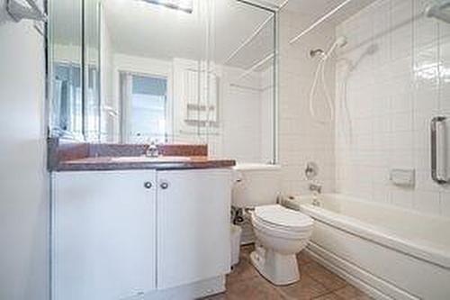 81 Charlton Avenue E|Unit #601, Hamilton, ON - Indoor Photo Showing Bathroom