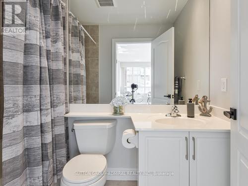#309 -1 Clairtrell Rd, Toronto, ON - Indoor Photo Showing Bathroom