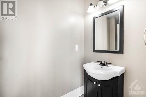 16 Marquette Street, Rockland, ON - Indoor Photo Showing Bathroom