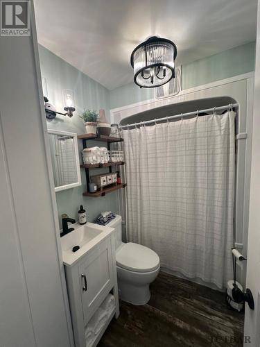 407 Birch St S, Timmins, ON - Indoor Photo Showing Bathroom